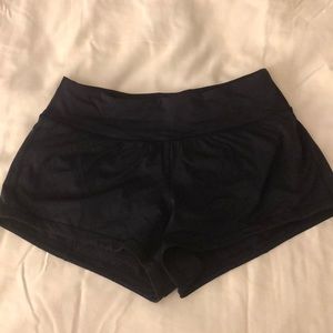 Lululemon navy shorts in perforated fabric size 6